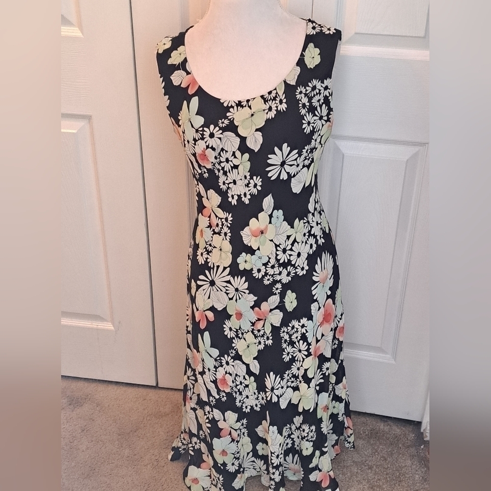Jones Wear Black & White Floral Print Dress    Size 12